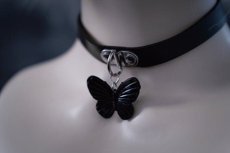 Rhinestone Butterfly Choker Necklace and Stud Earrings - Silver