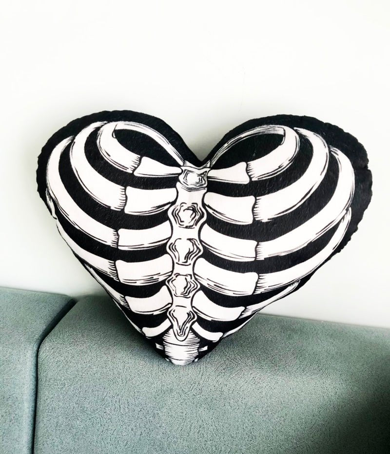 Halloween Irregular Heart Skull Frame Plush Pillow   