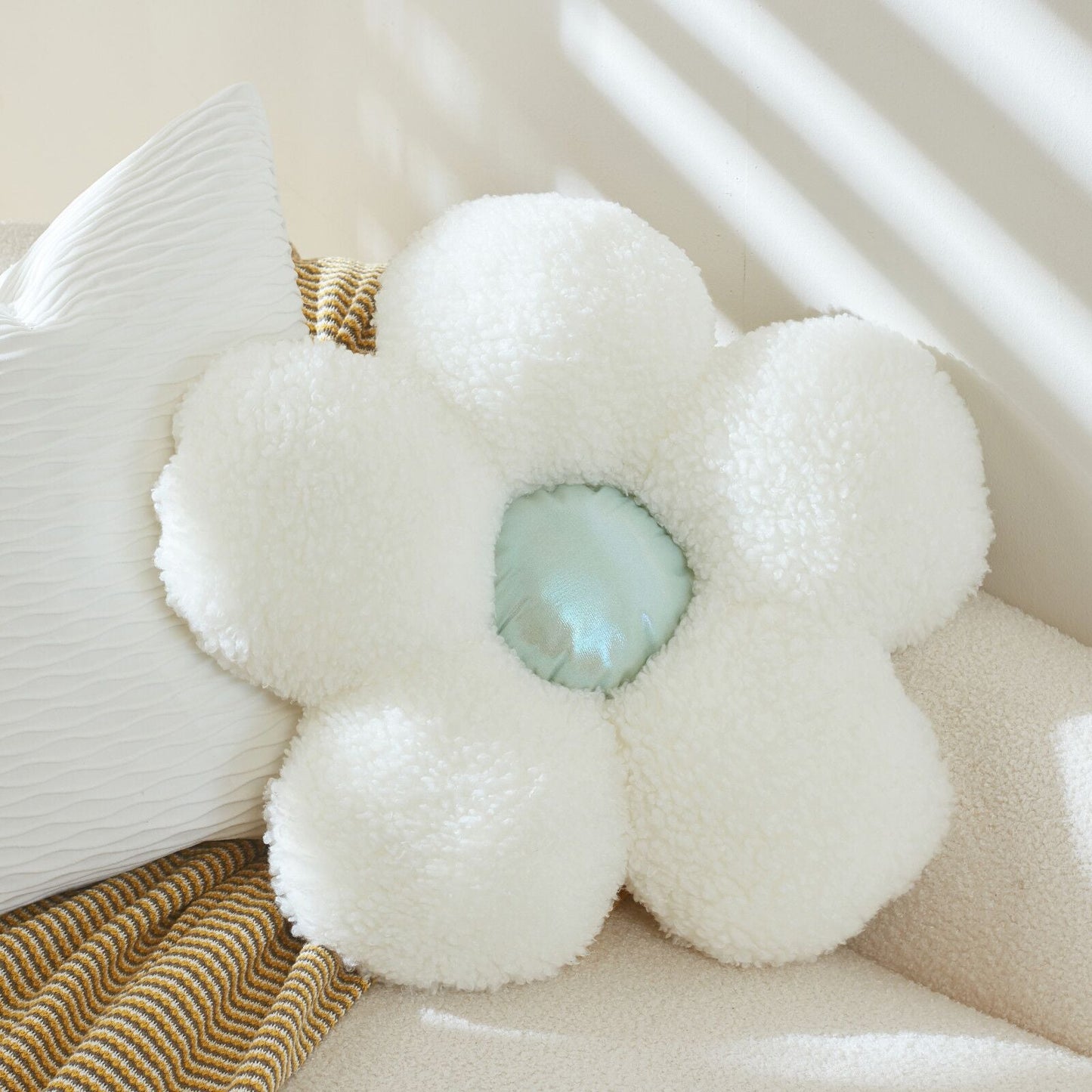 Small Daisy Pillow Bee Plush Toys Pillows - TOY-PLU-42907 - Yangzhoubishiwei - 42shops